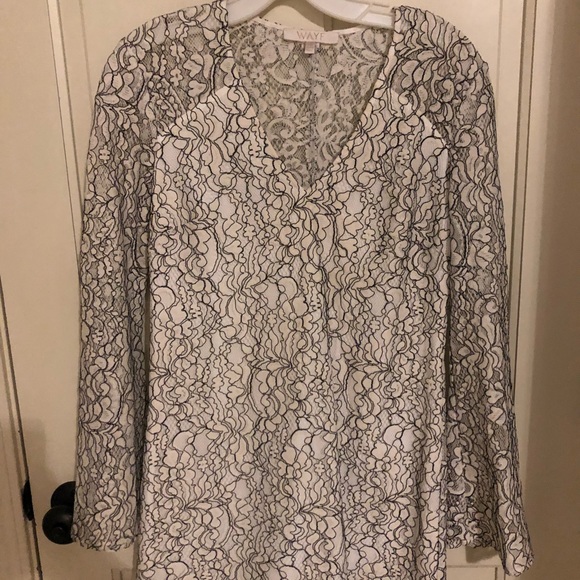 beautifully detailed lace dress - Picture 2 of 7